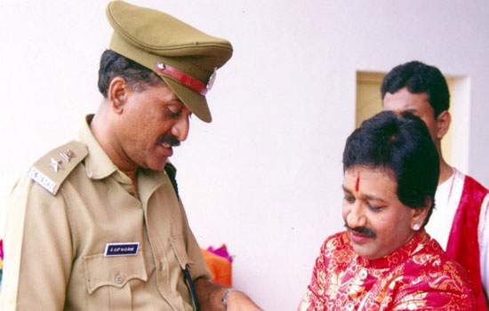 Inspector Jayasimha hand cuffing to  Mr.Prasad at Central jail show.