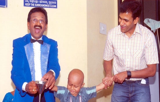 Nagendra Prasad with Raghavendra  Raj Kumar performing magic show at kidwai hospital