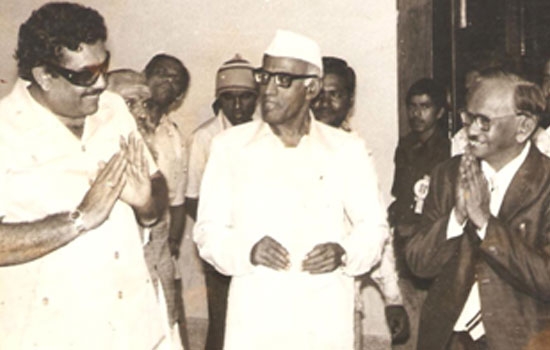 Dr.S.C.Panduranga Rao with chief Minister Sri. R.Gundu Rao 1982