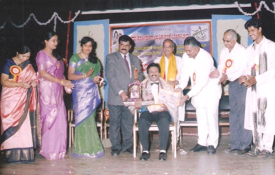 Magician S.P.Nagendra Prasad receiving JNANA SAROVARA AWARD