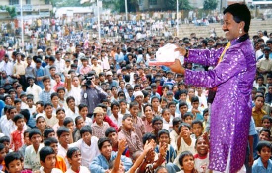 Magician Prasad   Performing  Close up Tricks near Audience